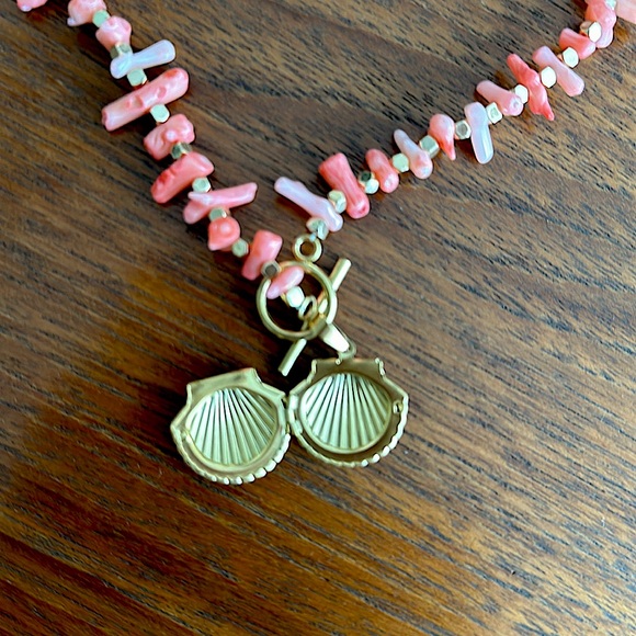 Coral necklace with Shell pendant - Picture 3 of 3